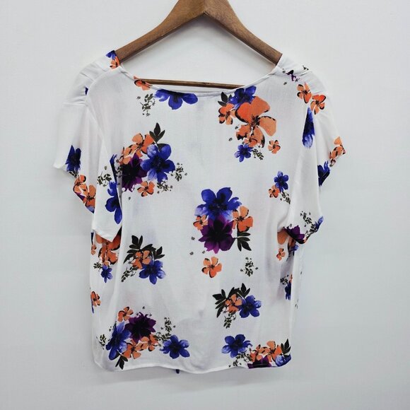 NWT Harve Bernard Tie Front Blouse Floral Size L Button Top Short Sleeve V-Neck - Picture 4 of 15